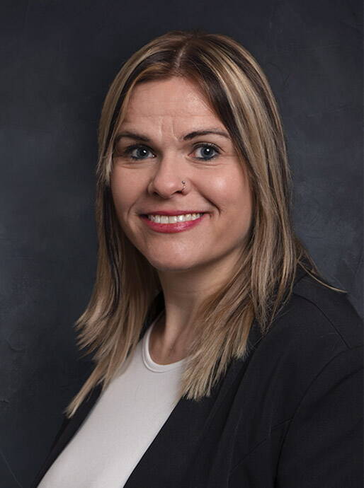 Janine Simeone is an operations team member at Union Swiss Brokers Holding AG, a registered intermediary and works in Burgdorf.
