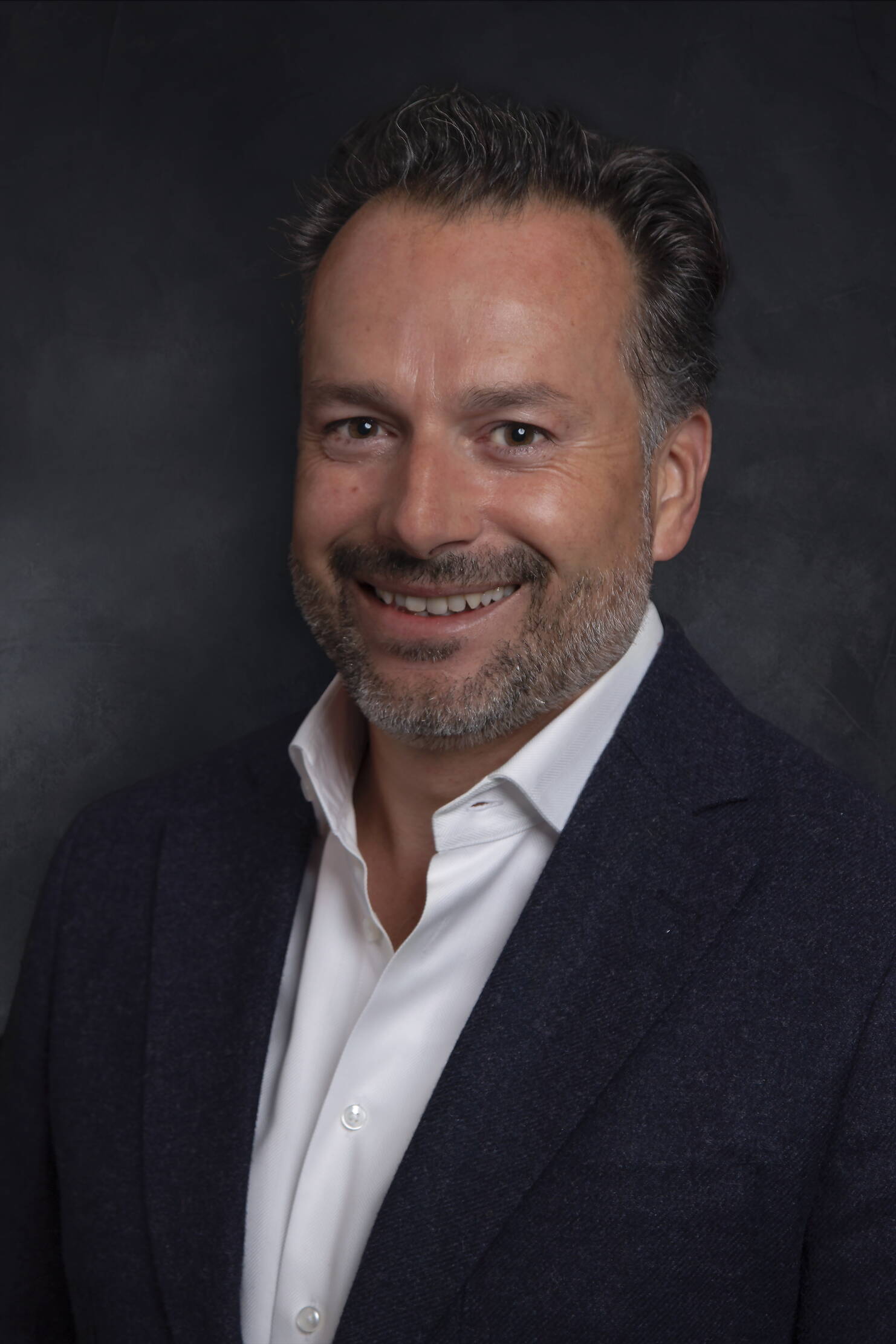 Alexander E. Kunz, Mitglied der Geschäftsleitung Alexander E. Kunz, Mitglied der Geschäftsleitung der Union Swiss Brokers Holding AG, zuständig für Finanzen, Governance und Versicherermarkt